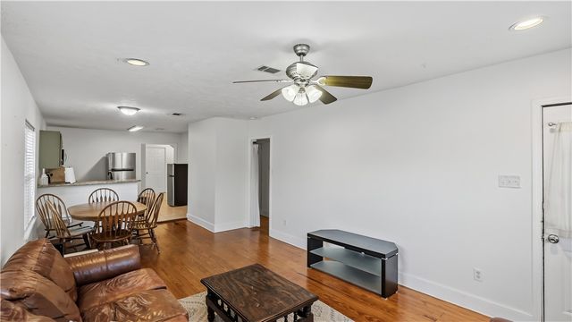 819 Avenue B, College Station, TX 77840