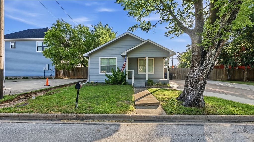 819 Avenue B, College Station, TX 77840