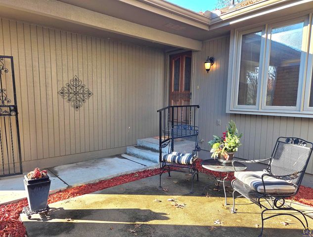 5542 SW Stonegate CT, Topeka, KS 66606