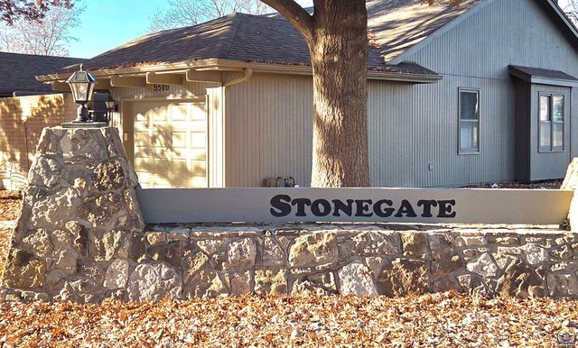 5542 SW Stonegate CT, Topeka, KS 66606