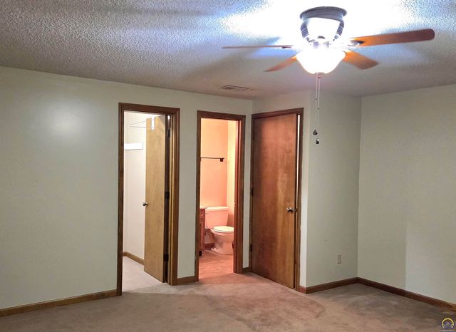 5542 SW Stonegate CT, Topeka, KS 66606