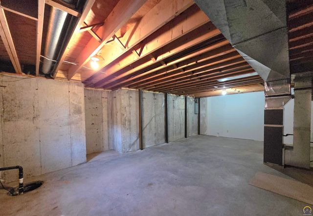 5542 SW Stonegate CT, Topeka, KS 66606