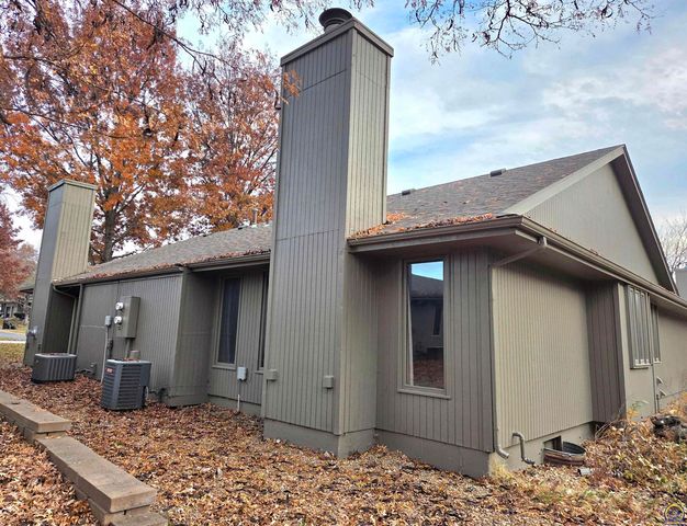 5542 SW Stonegate CT, Topeka, KS 66606