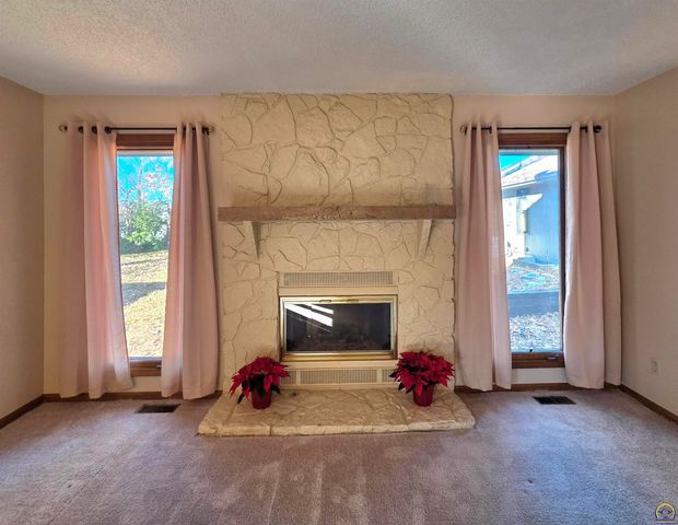 5542 SW Stonegate CT, Topeka, KS 66606