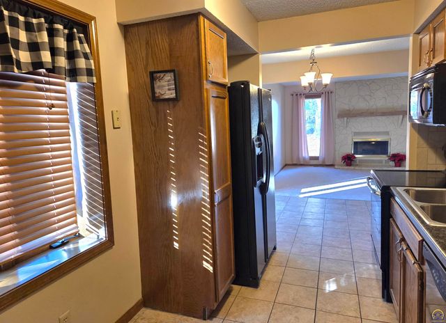 5542 SW Stonegate CT, Topeka, KS 66606