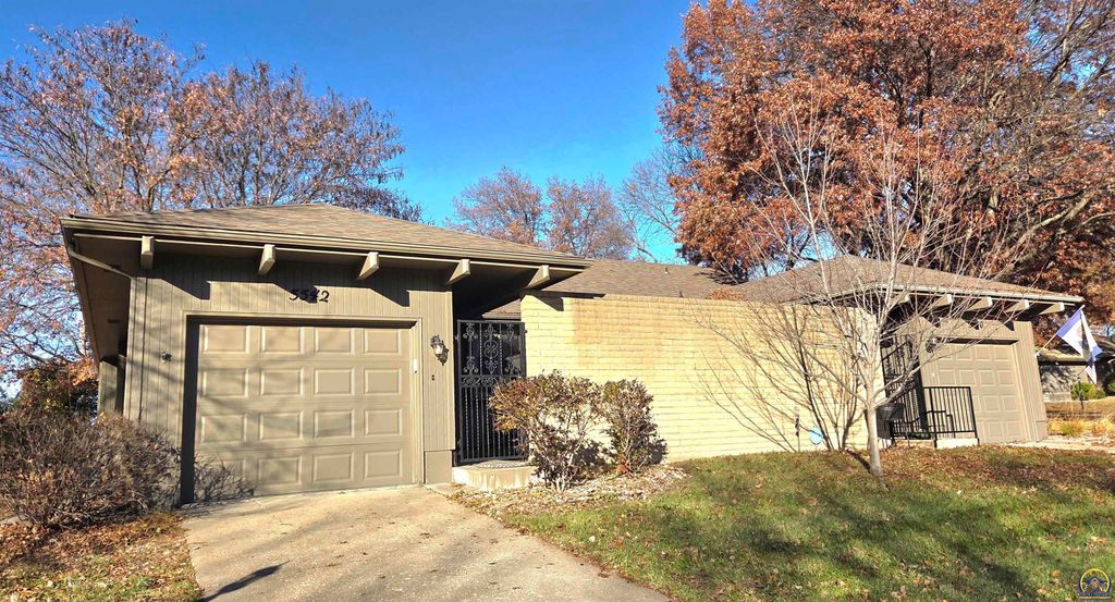 5542 SW Stonegate CT, Topeka, KS 66606