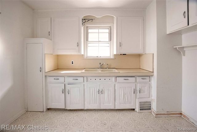 4056 Robina Avenue, Berkley, MI 48072