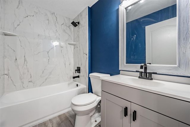 10047 LANDPORT WAY, Land O Lakes, FL 34638