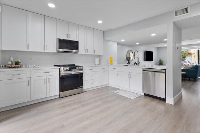 10053 SW 77th Ct, Miami, FL 33156