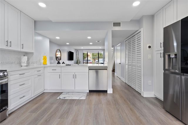 10053 SW 77th Ct, Miami, FL 33156