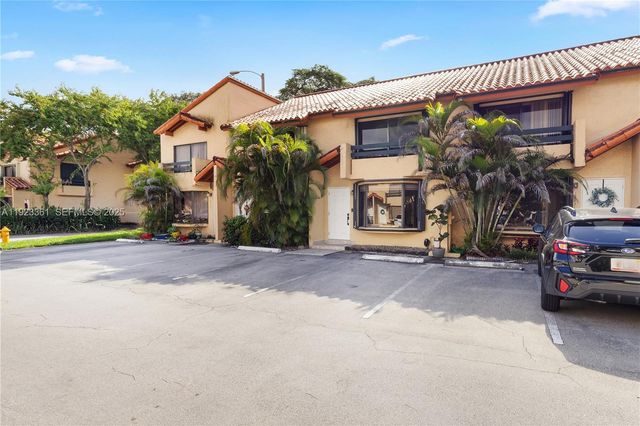 10053 SW 77th Ct, Miami, FL 33156