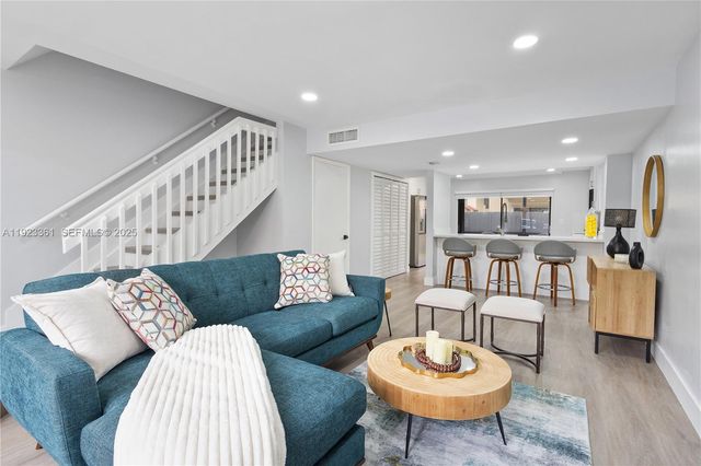 10053 SW 77th Ct, Miami, FL 33156