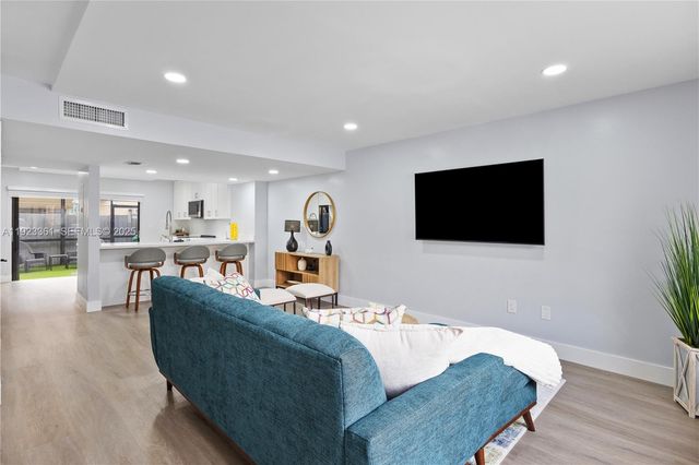 10053 SW 77th Ct, Miami, FL 33156