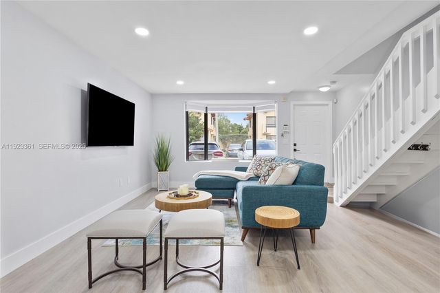 10053 SW 77th Ct, Miami, FL 33156