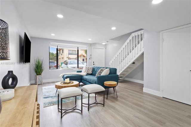 10053 SW 77th Ct, Miami, FL 33156