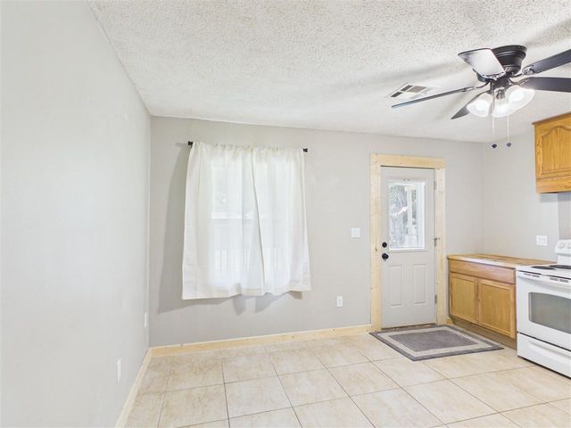 2203 NW 28th St, Lawton, OK 73505