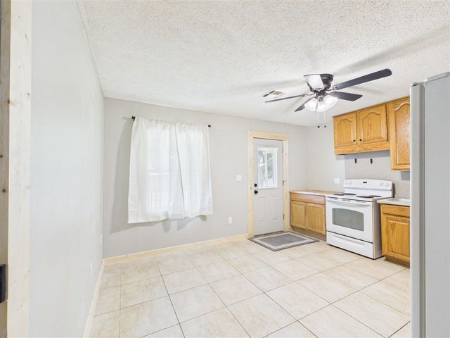 2203 NW 28th St, Lawton, OK 73505