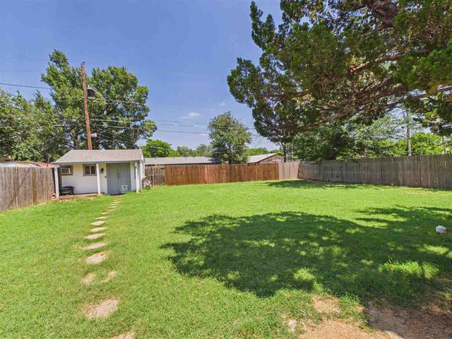 2203 NW 28th St, Lawton, OK 73505