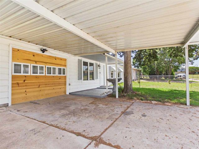 2203 NW 28th St, Lawton, OK 73505