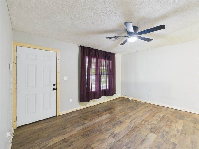 2203 NW 28th St, Lawton, OK 73505