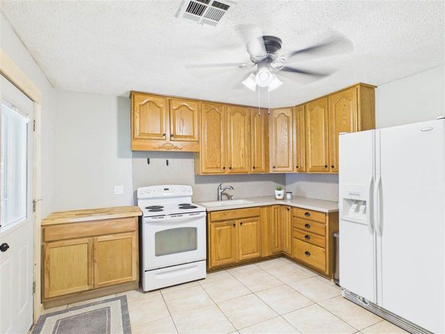 2203 NW 28th St, Lawton, OK 73505