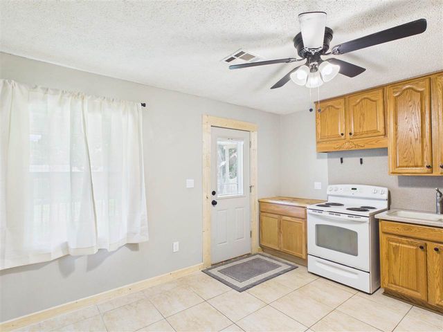 2203 NW 28th St, Lawton, OK 73505