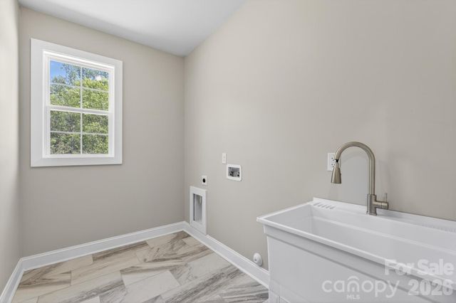 416 Whitmore Street SE, Lenoir, NC 28645