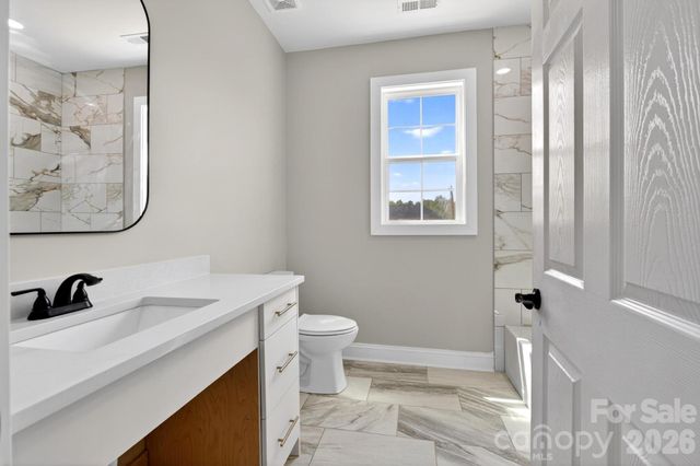 416 Whitmore Street SE, Lenoir, NC 28645