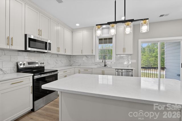 416 Whitmore Street SE, Lenoir, NC 28645