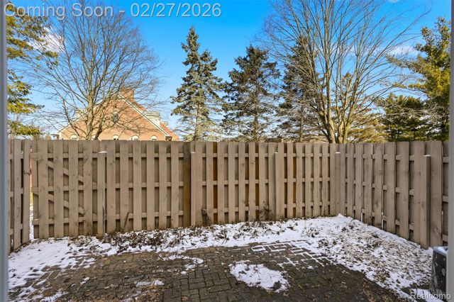 24762 Bashian Drive, Novi, MI 48375