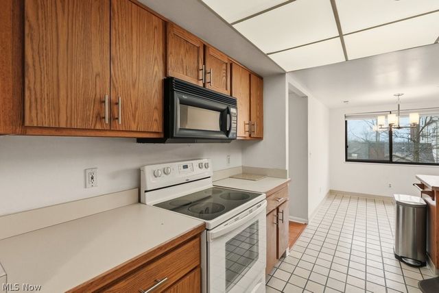 160 Fox Hollow Drive 406, Mayfield Heights, OH 44124