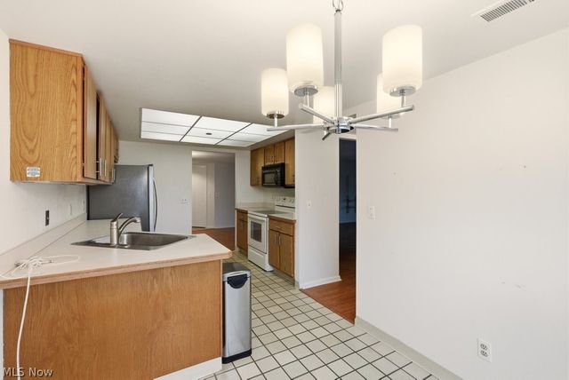 160 Fox Hollow Drive 406, Mayfield Heights, OH 44124