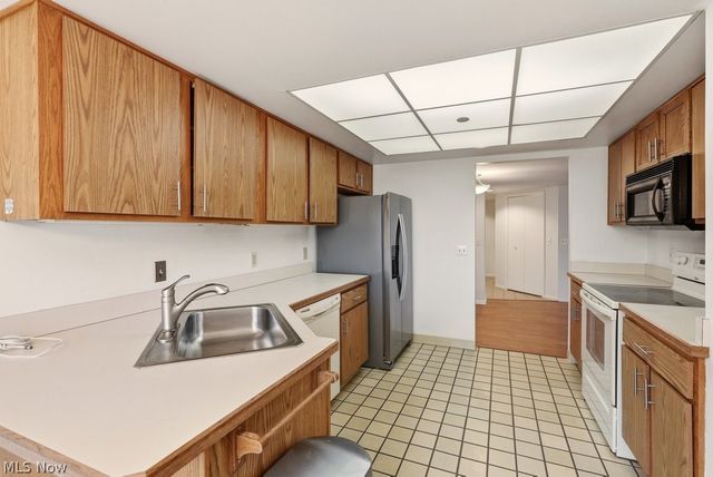 160 Fox Hollow Drive 406, Mayfield Heights, OH 44124