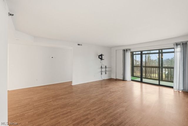 160 Fox Hollow Drive 406, Mayfield Heights, OH 44124