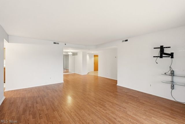 160 Fox Hollow Drive 406, Mayfield Heights, OH 44124