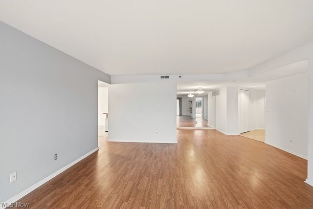 160 Fox Hollow Drive 406, Mayfield Heights, OH 44124