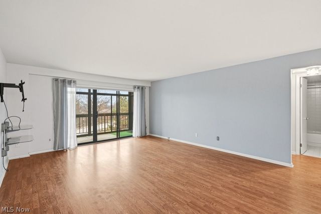 160 Fox Hollow Drive 406, Mayfield Heights, OH 44124