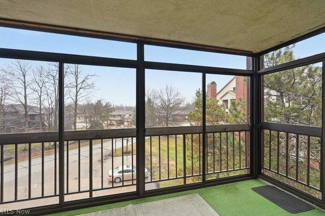 160 Fox Hollow Drive 406, Mayfield Heights, OH 44124