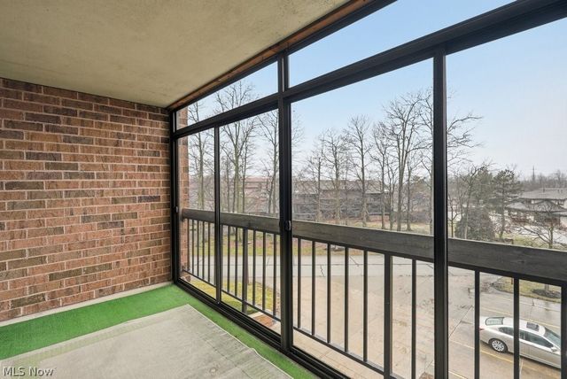 160 Fox Hollow Drive 406, Mayfield Heights, OH 44124