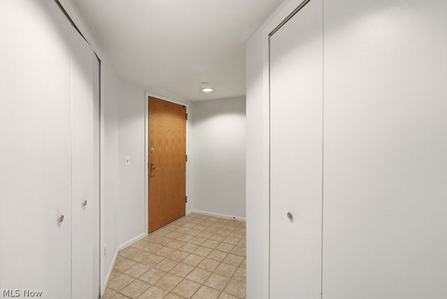 160 Fox Hollow Drive 406, Mayfield Heights, OH 44124