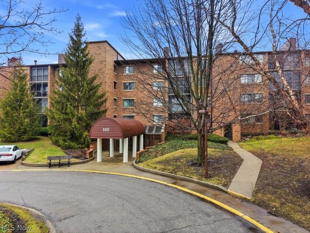 160 Fox Hollow Drive 406, Mayfield Heights, OH 44124