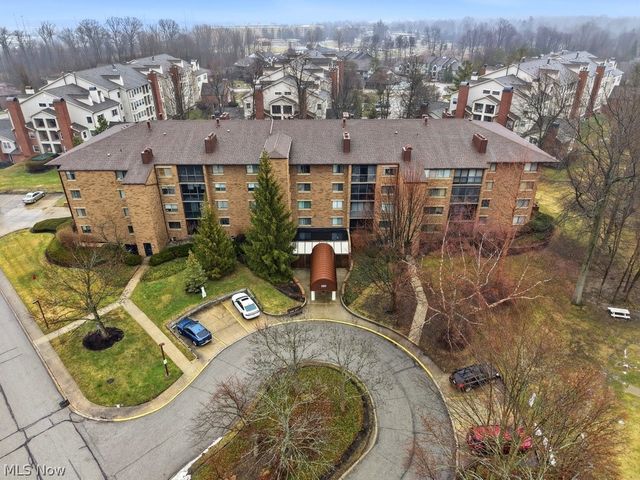 160 Fox Hollow Drive 406, Mayfield Heights, OH 44124