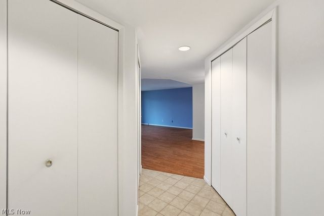 160 Fox Hollow Drive 406, Mayfield Heights, OH 44124