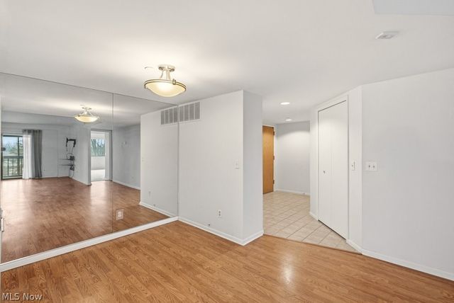 160 Fox Hollow Drive 406, Mayfield Heights, OH 44124