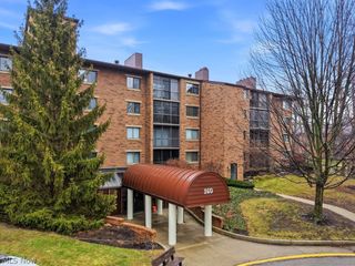 160 Fox Hollow Drive 406, Mayfield Heights, OH 44124