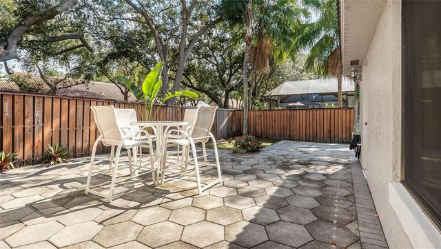 1867 NW 99th Avenue, Plantation, FL 33322