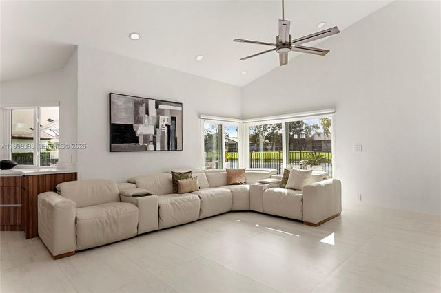 7709 NW 87th Ave, Tamarac, FL 33321