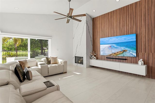 7709 NW 87th Ave, Tamarac, FL 33321