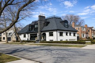 6227 N Sauganash Avenue, Chicago, IL 60646