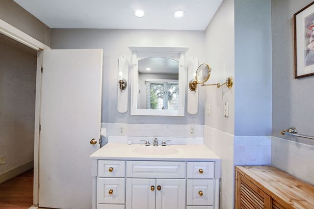 15 Harding St, New Bedford, MA 02740